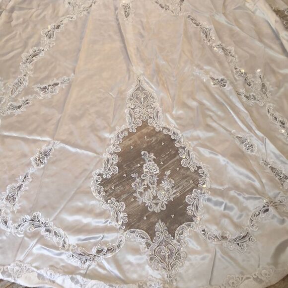 Vintage Custom Wedding dress and Veil in box with Royal Train - Picture 9 of 17